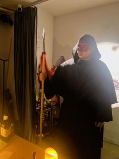 我们究竟是棋逢对手还是……
那为何输棋的人在笑,
可赢棋的人