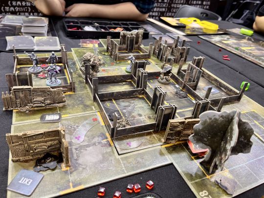 作为一个普通玩家，有幸蹲点抢到了bgm游卡周日上午的潜行者场，我的手速终于争气了一回啊(„ಡωಡ„)因为只短暂体验了一场，以偏概全来讲讲初印象，总体我会打个7.5分吧～
⭐亮点⭐
1.游戏机制方面的进