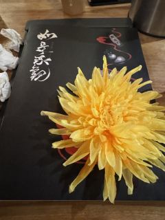 “我将黑夜拥入怀中,思念便是漫天星辰。”
体验店铺:隐山