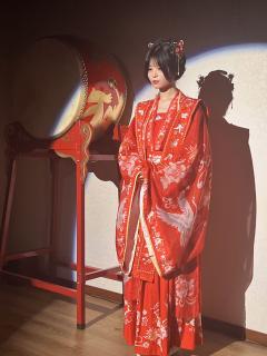 后来我每次去早餐铺老板问我要买什么?
我就想起锦儿和半个馍馍
