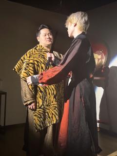 后来我每次去早餐铺老板问我要买什么?
我就想起锦儿和半个馍馍