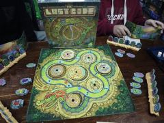 升级版的达芬奇密码、严肃版的出包魔法师。
游戏的亮点在于