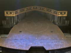 之前看过染空间出品的《白夜行》和《人间失格》，可以算是染空间