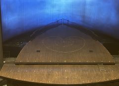 之前看过染空间出品的《白夜行》和《人间失格》，可以算是染空间