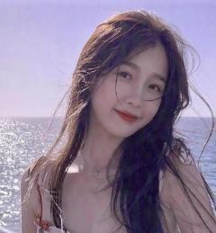 欣欣宝贝生日快乐
我们小石榴永远上你最坚强的后盾
我们爱你！