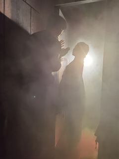 “死亡是一枚沉重而干净的果实,我们吃下去,医治太多活着的病症