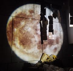 “死亡是一枚沉重而干净的果实,我们吃下去,医治太多活着的病症