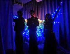 “死亡是一枚沉重而干净的果实,我们吃下去,医治太多活着的病症