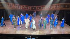 2024.12.11 上海大剧院 大剧场
进场落座，一个很大