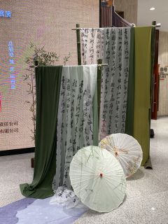 穿越千年，感受他笔下的唐朝｜《杜甫》

《丽人行》
“长安水