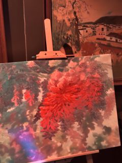 禁忌的色彩会是什么颜色?
色彩玄暗的地下室画廊里
藏着的是什