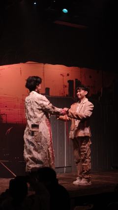 📜
故事从一位从第三精神病院逃出来的病人开始说起
整部剧都