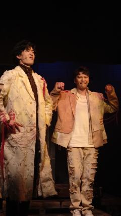 📜
故事从一位从第三精神病院逃出来的病人开始说起
整部剧都