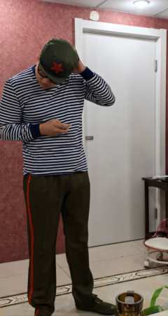 “给你一朵儿小红花~”
生命总是充满苦难与无奈，但是这朵红花