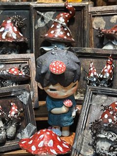 这是我第一个盲盒，因为有蘑菇，小野寄生，然后会有第二个，第三