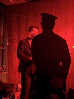 再深的黑暗也会被微光撕裂,
警察是司法公正的底线,
香港的黄