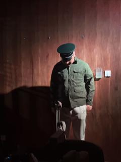 再深的黑暗也会被微光撕裂,
警察是司法公正的底线,
香港的黄