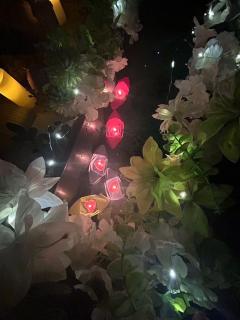 “死在你终于能明目张胆爱我的那一刻
从此我的爱恨完成闭环。”