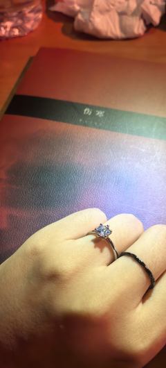 “任何一个人,任何一颗心,都能为自己轻而易举地跳动。”
“于