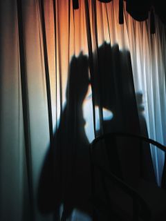 红豆2本子三星,店加一星。可以哭但情节按头,羁绊较空,当个情