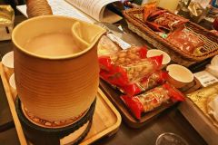红豆2本子三星,店加一星。可以哭但情节按头,羁绊较空,当个情