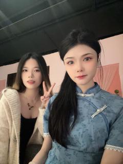 外婆是白发的女孩子,是世界上最顽皮的人,也是世界上胆子最大的