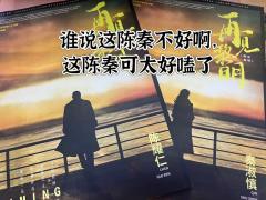 蓝色像天空也像我,你像一只鸟儿永远会飞回归处。
蓝色像水也像