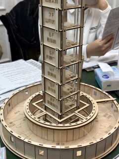「石破天惊的建筑诡计,百万分之一可能性的密室!」
该作是一