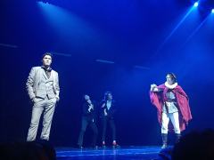 上海戏剧学院杨佳老师导演的21级表演和舞美联合毕业公演《服不