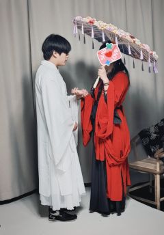 【能让人甘愿做一个被全天下唾弃的罪人的,只有爱。】
前方高能