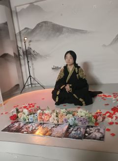 【能让人甘愿做一个被全天下唾弃的罪人的,只有爱。】
前方高能