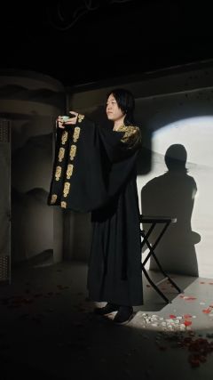 【能让人甘愿做一个被全天下唾弃的罪人的,只有爱。】
前方高能