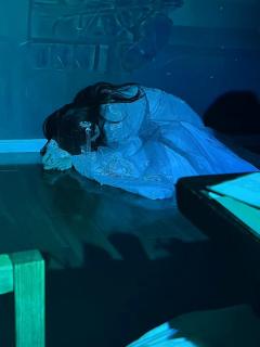 【含剧透】
因为喜欢,所以想要靠的近一点。因为喜欢,所以想