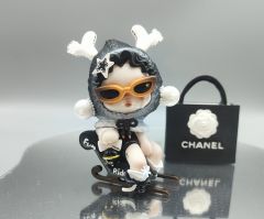 一个人总有感到伤心的时候，是不是戴上眼镜哭就可以看不出伤心