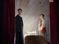 《红豆2：月光》
天上无数次投下来的月光
就像家人永远在我们