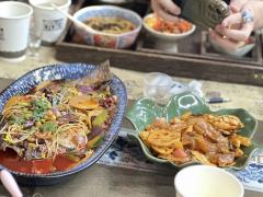 世人说爱是权衡，是所求。白清越与凌星野，是互相永觉亏欠，互相