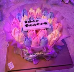 “张眷信,你的父亲和哥哥都是历史人物;你不同,你是未来人物”