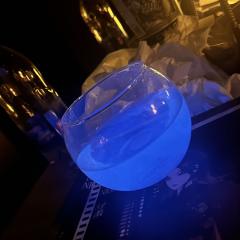 
“众镖师、亮青子”
“你的父亲是父亲、我的父亲也是父亲。”