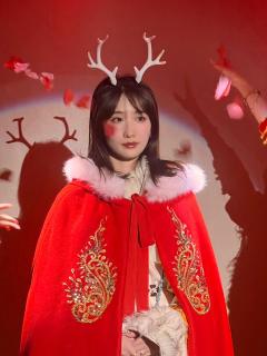 离昭被应长留带到人间,
人间应是长留不住离昭。
不可看,不可