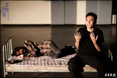 📖推荐理由
改编自家喻户晓的世界名著《悲惨世界》。舞台剧采