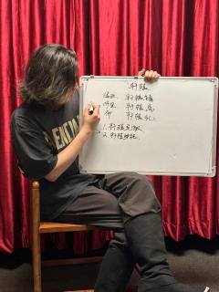 “应长留,明天会是晴天的,对吗”
青川有多好呢?是打了8小