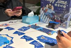 8分，轻松微车的聚会贪逼游戏。
游戏背景很有意思，小绵羊们面