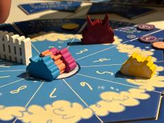 8分，轻松微车的聚会贪逼游戏。
游戏背景很有意思，小绵羊们面