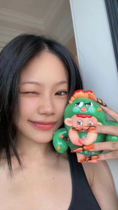 快来看看有没有你喜欢的明星和肉宝合影啦～