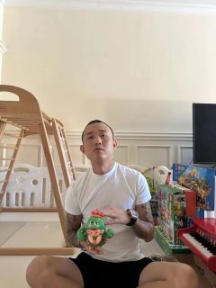 快来看看有没有你喜欢的明星和肉宝合影啦～