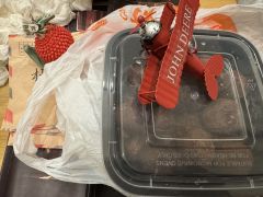 【含剧透】
“爱是给予,不是收受。”
浮云万里青鸟迟
店铺