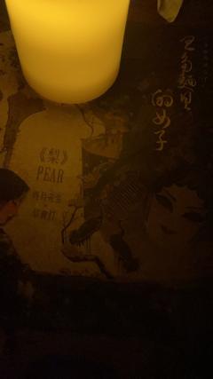 “原来人世间的聚散是如此容易，唯有爱恨如烟，寂寥渺渺。”
d