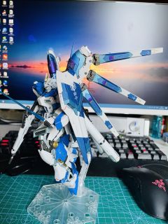 买的第一款RG，目前最喜欢的rg没有之一。第一次笔涂改色，第