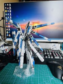 买的第一款RG，目前最喜欢的rg没有之一。第一次笔涂改色，第