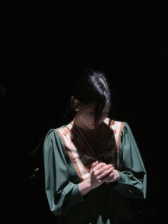 “只要她说，我就为她翻山越岭。”
“我希望张眷信的人生不再有